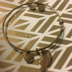 Half a heart “friend” bracelet🌻